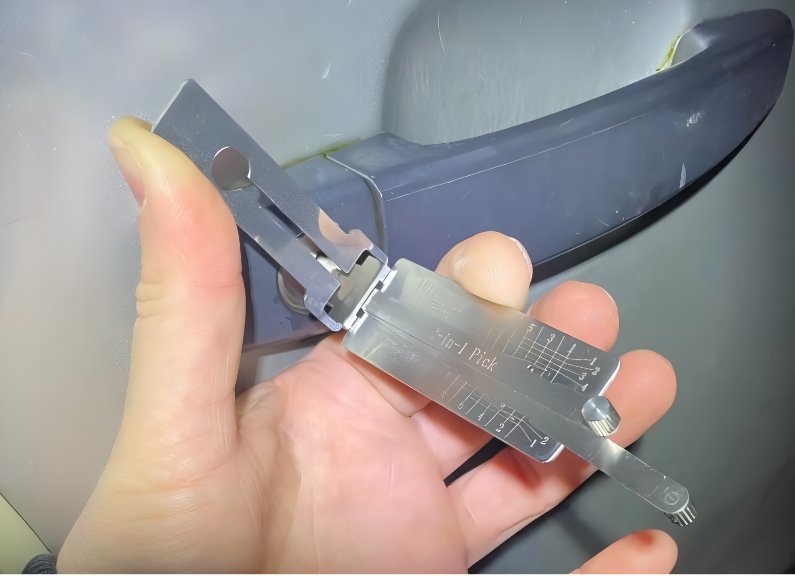Lishi Key Picking a Car Car