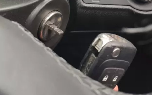 key broken in car ignition